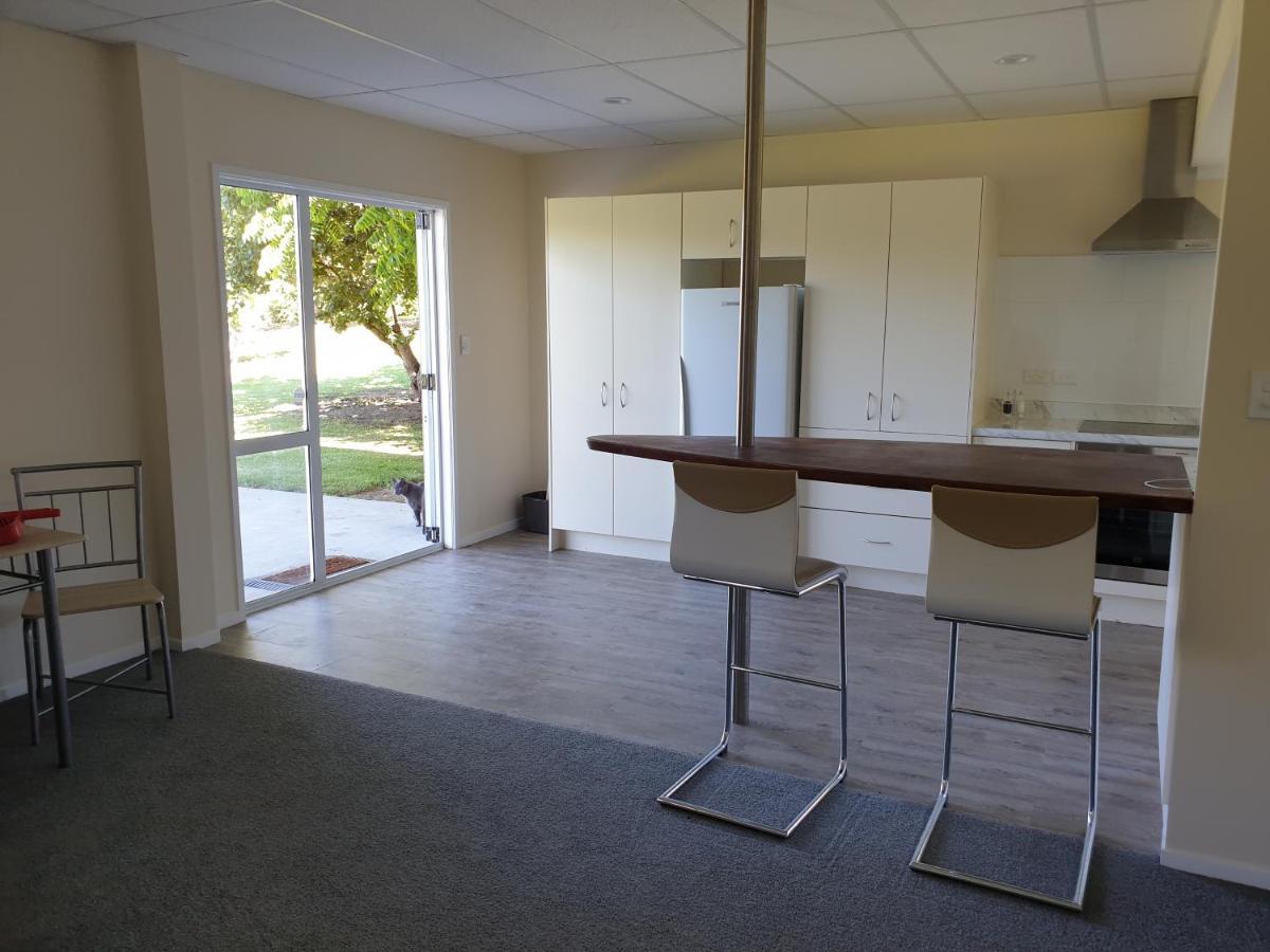 Peace And Tranquility Awaits - One Tree Point Appartement Ruakaka Buitenkant foto